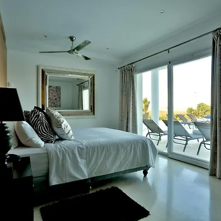 Luxury In With Stunning Seaviews Βίλα Es Cubells